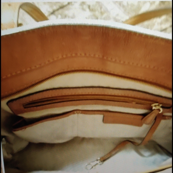 Michael Kors Bedford Tote - Picture 7 of 7
